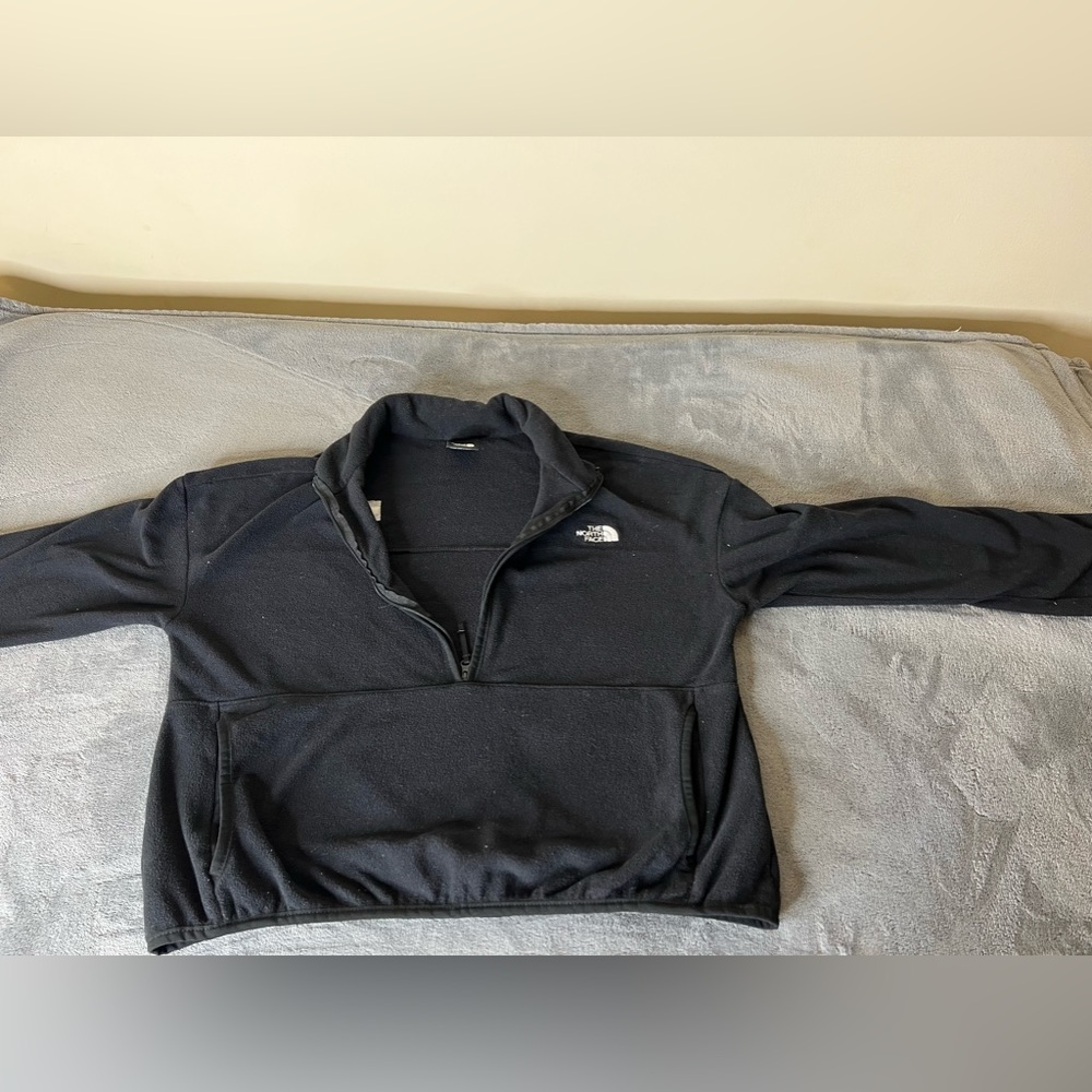 Black North Face Pullover